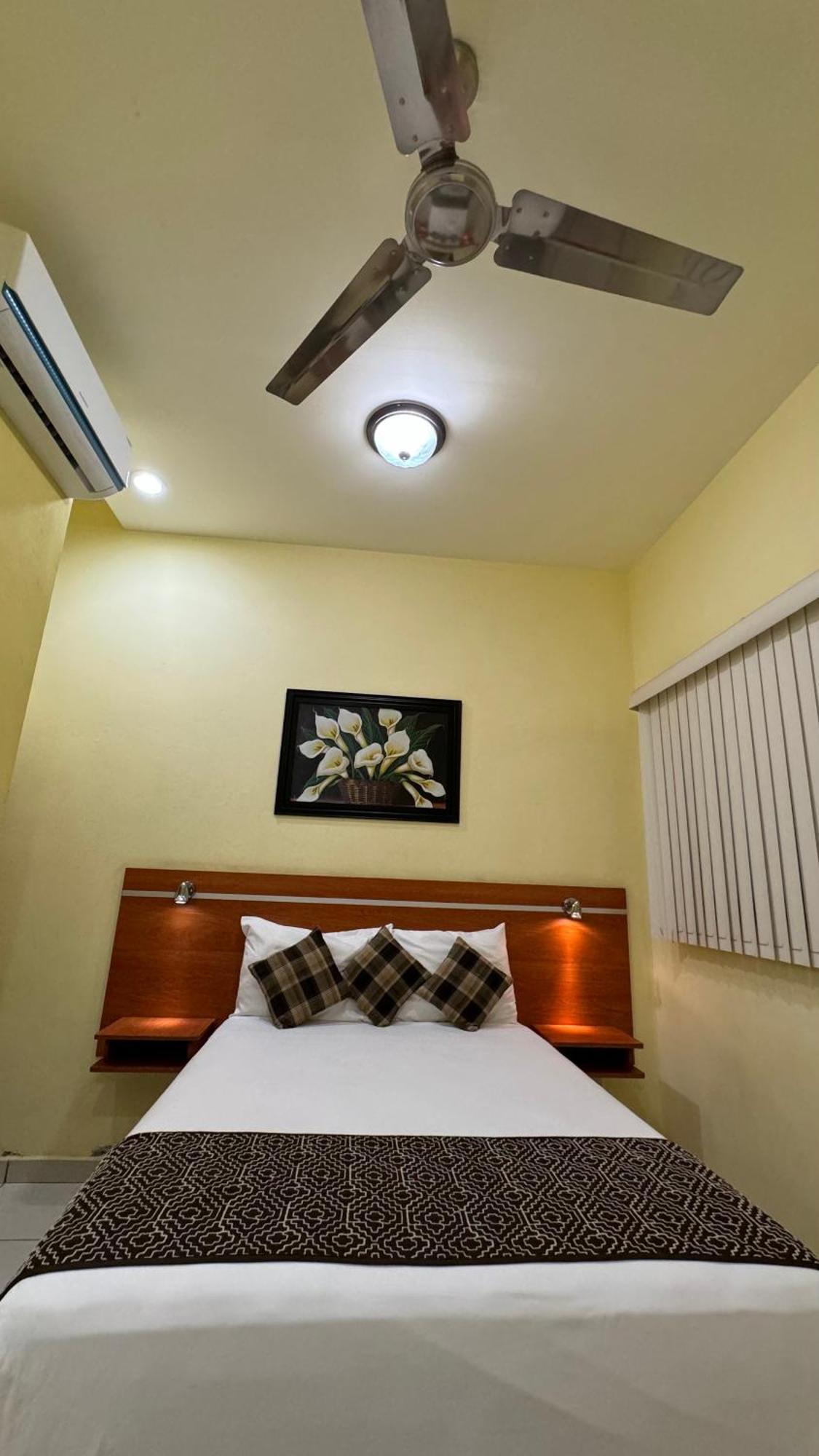 Hotel Ana Isabel Zamora de Hidalgo Bagian luar foto